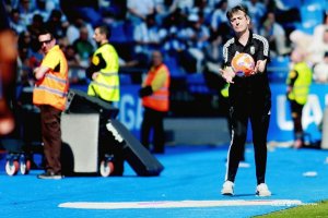 Pacheta no tiene una bola mágica en la manos es un balón de fútbol.