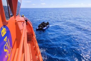 Neumática rescatada por Salvamento Marítimo en aguas próximas a Lanzarote.