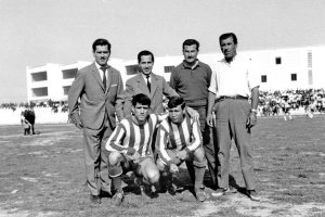 Uno de los últimos partidos que se disputaron en el estadio de la Falange con hierba