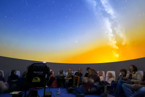 El planetario portátil de Raúl lleva la experiencia del cielo a cualquier parte de Almería.