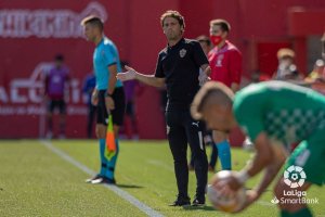 Rubi no tenía a Umar Sadiq y tiró de Dyego Sousa para golear.