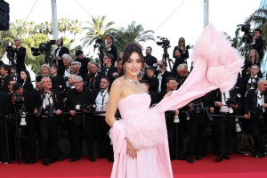 Hande Erçel en Cannes.