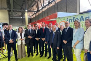 Foto de familia en la inauguración de Infoagro Exhibition, en Aguadulce (Almería)
