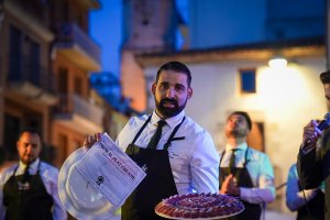 Antonio Ortuño, con el premio logrado en Calella.