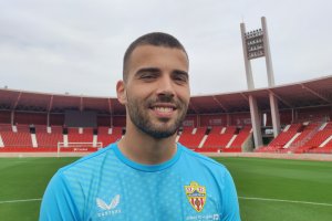 Maximiano con LA VOZ y Cadena SER en el Estadio de los Juegos Mediterráneos.