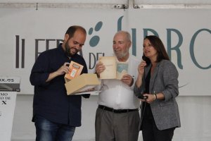 El edil de Cultura y la alcaldesa de Albox con Juan José Ceba en el homenaje.
