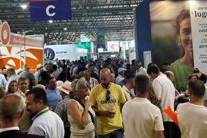 Pasillos llenos de visitantes profesionales, conociendo de primera mano, los productos y servicios de las empresas expositoras.