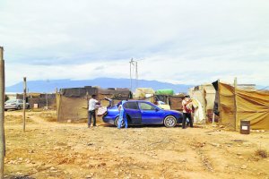 Chabola levantada en un asentamiento.