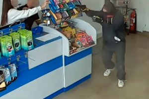 Imagen captada por las cámaras de la gasolinera.