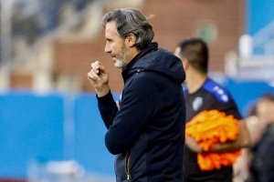 Vicente Moreno empieza a recibir llamadas de su representante.