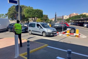 La nueva barrera del conocido parking del híper de Carrefour.