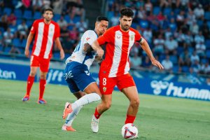 Gonzalo Melero está disponible tras recuperarse de la lesión. Viene un Tenerife descendido.