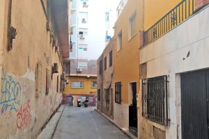 Parte interior de la calle Salitre, entre la calle Murcia y la Rambla.
