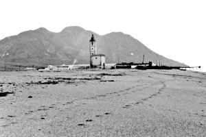 La iglesia, el poblado y las instalaciones de salineras del poblado