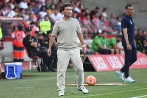 Rubi volvió al banquillo tras dos jornadas sancionado y disfrutó del partido y del pase al Play Off de ascenso.