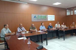 Representantes de la Mesa del Agua, ayer en la sede de Asempal.