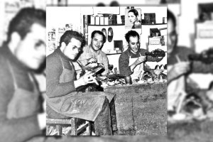 El próspero taller de reparación de calzado que la familia Molina regentaba en el rincón sureste de la Circunvalación del Mercado.