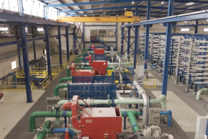 Las espectaculares instalaciones de la desaladora, en Cabo de Gata.