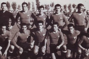 Equipo del Trafalgar de Adra de la temporada 1957/58 en el Estadio “La Falange de Almería”.