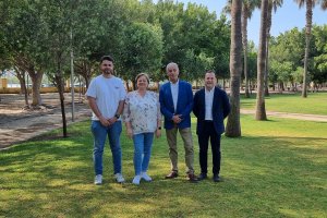 Manuel Pérez Galindo y miembros de la ejecutiva pidiendo que se planten 10.000 árboles.