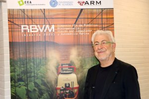 Oussama Khatib, director del Laboratorio de Robótica de la Universidad de Stanford, este jueves en la Universidad de Almería.