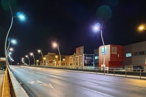 El puente ya sin tráfico pero sí con iluminación en la noche del sábado al domingo.