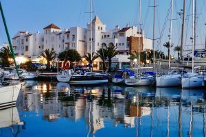 El Puerto deportivo de Almerimar es uno de los más grandes de Andalucía con más de 1.0000 amarres.