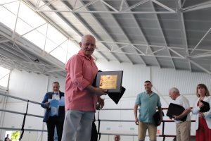 Dionisio Bisbal Carrillo recibe reconocimiento por su trayectoria