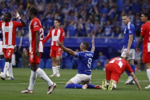 El Almería cierra la temporada empatando en Oviedo y quedándose fuera de la final del Play Off a Primera.