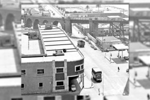 La marquesina de la gasolinera de Trino y enfrente el edificio de las oficinas de Oliveros. Al fondo, al pasar el puente, las instalaciones deportivas sindicales.