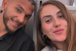 Foto publicada por Luis Suárez con su mujer en Instagram desde el avión rumbo a Almería.