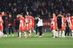 El Almería alternó grandes partidos con decepciones que le llevaron a la irregularidad y a no lograr el ascenso.