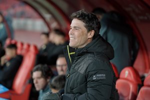 Rubi en el banquillo del Estadio de los Juegos Mediterráneos.