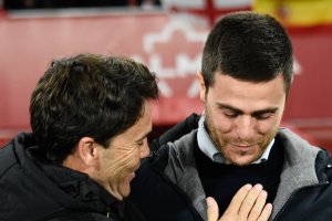 Rubi y Lisci se saludan en el Almería 1-0 Mirandés disputado el pasado mes de diciembre.