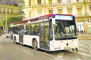 Imagen de archivo de un autobús urbano en Almería capital.
