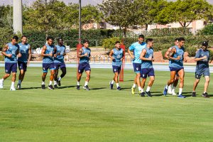 La plantilla se ha disparado este verano una vez finalizada la temporada. Hay que meter la tijera porque la cifra de jugadores con contrato es una barbaridad.