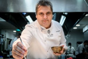 José Álvarez, chef y propietario de La Costa.