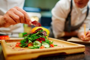 Actualizaciones en el curso de manipulador de alimentos para 2025.