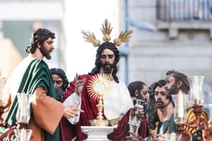 Imagen de archivo de la bendición ante el misterio de la Santa Cena en la Puerta de Purchena.
