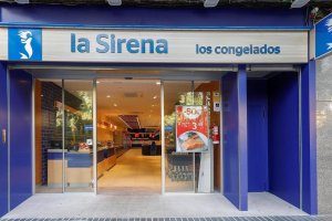 La cadena almeriense Superplús trae a Almería la marca de congelados “La Sirena”.