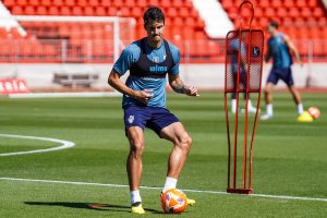 Un año más de contrato para el balcánico, que llegó al Almería en el mercado de invierno de la pasada temporada en Primera División.