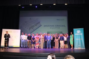 Gran foto de familia de todo Tecnova en el momento seguramente más entrañable del calendario para todo el equipo humano que da vida a este Centro Tecnológico.