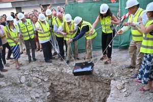 Primera piedra de la futura Casa de Hermandad del Rocío.