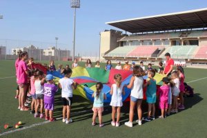 Una actividad realizada en una de las escuelas de verano de Vícar.