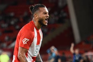 Luis Suárez sigue de vacaciones mientras su fichaje por el Sporting Club de Portugal continúa su proceso.