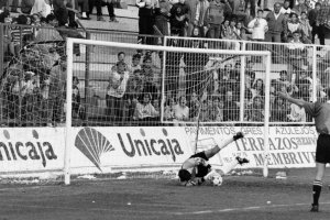 La portería del Fondo Norte del Juan Rojas era conocida como la de Mebrives.