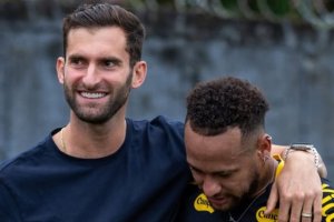 Leo Baptistao y Neymar JR son grandes amigos y volvieron a reencontrarse en Santos (Brasil).