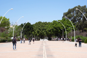 El animado campus universitario de la UAL.