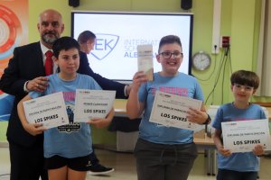 El equipo ganador del primer premio en la fase de clasificación al campeonato nacional.