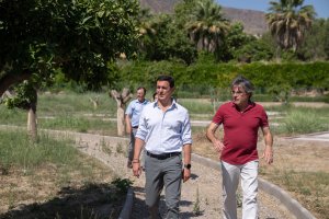 Javier A. García junto a Modesto Martínez en su visita a Bentarique.